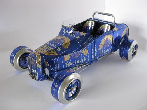 Roadster - model wykonany z puszek po piwie