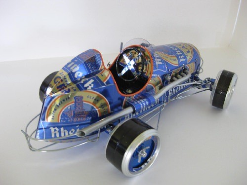 Racer - model wykonany z puszek po piwie