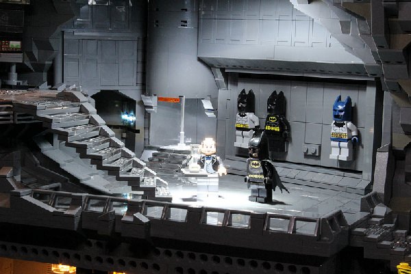 Kryjówka Batmana zbudowana z klocków LEGO