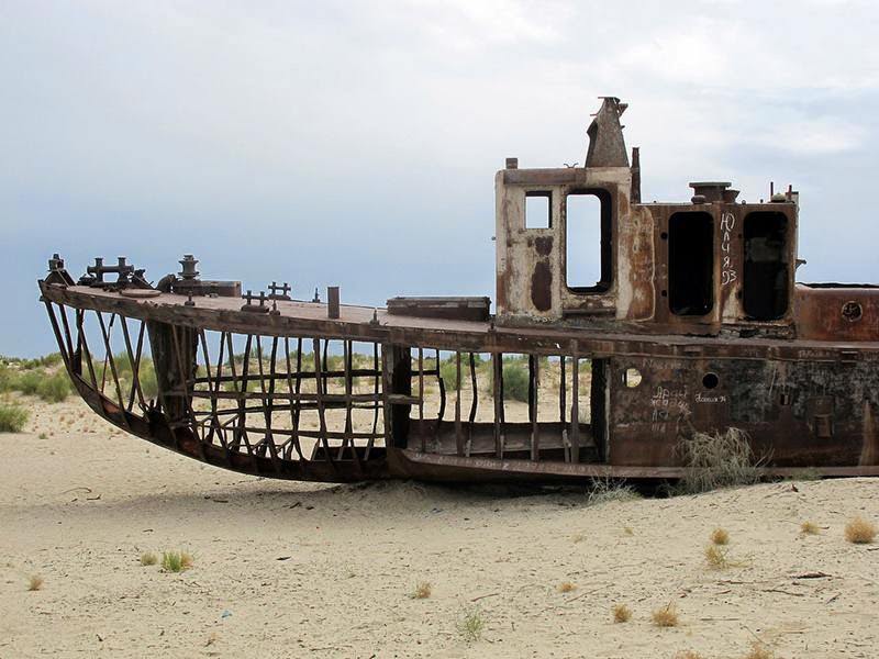 Cmentarzysko dla statków na Jeziorze Aralskim