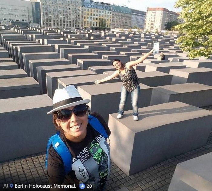 holocaust-memorial-selfies-yolocaust-shahak-shapira-20