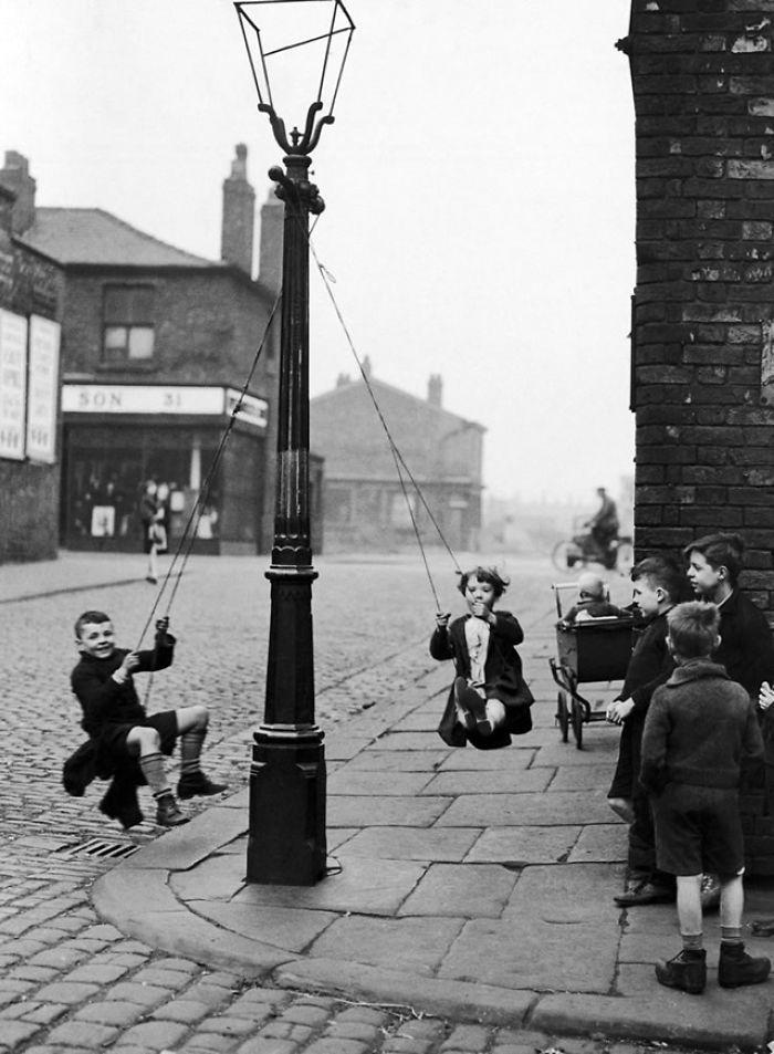 historical-children-playing-photography-58a456e800974__700