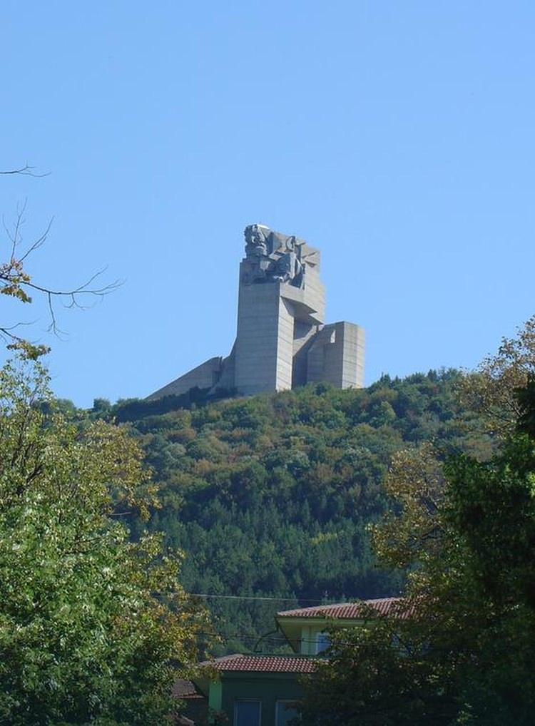 pomnik założycieli państwa bułgarskiego