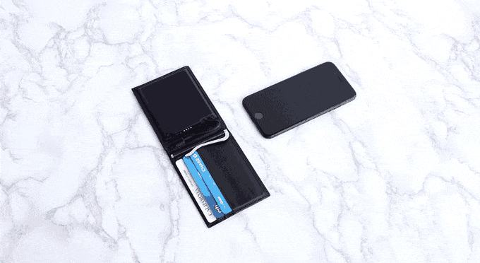 Solar Wallet - portfel i ładowarka w jednym
