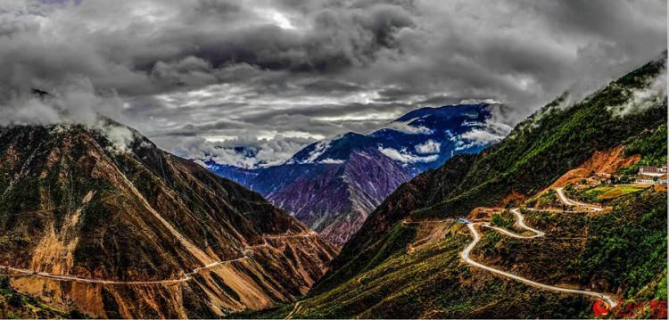 Sichuan – Tibet Highway, niebezpieczne drogi