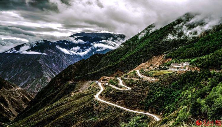 Sichuan – Tibet Highway, niebezpieczne drogi