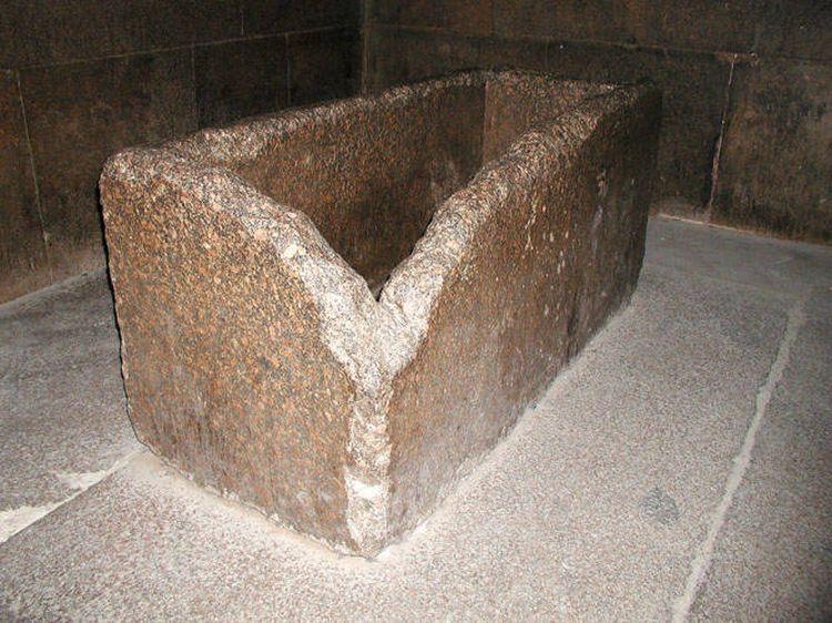 Sarkofag w piramidzie Cheopsa