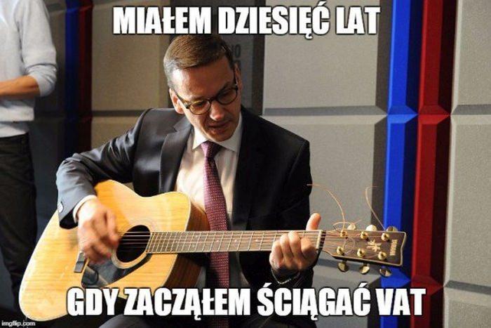 Morawiecki z gitarą - memy