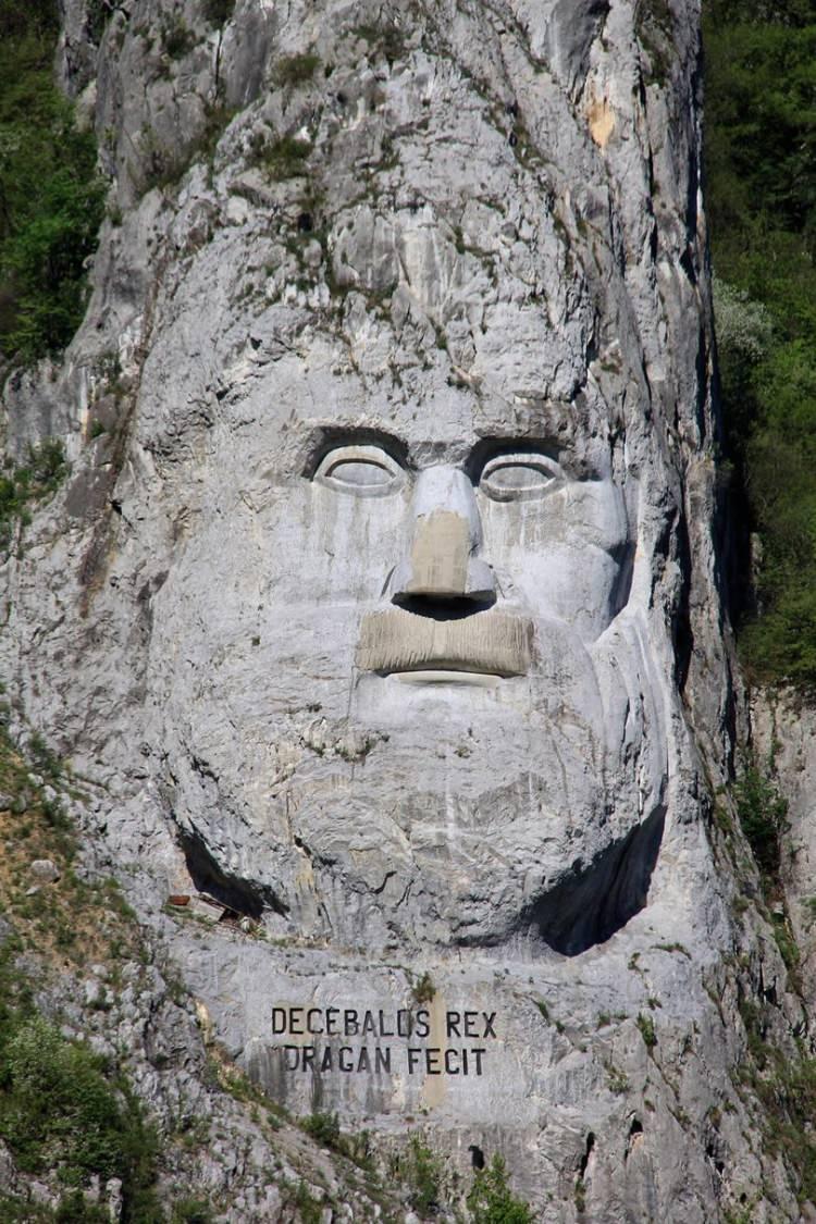 Statua króla Decebala w Rumunii