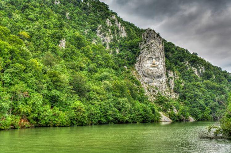Statua króla Decebala w Rumunii