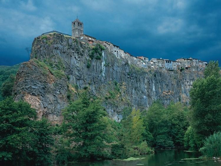 castellfollit de la roca - miasto na skale