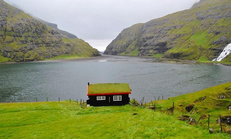 tradycyjny dom farerski na wyspie Vagar, Wyspy Owcze