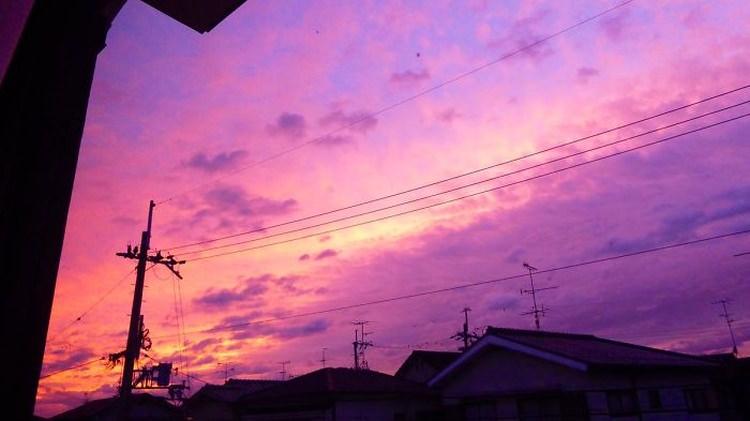 fioletowe niebo nad Japonią