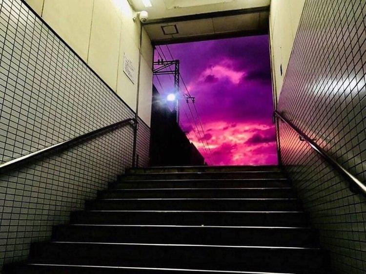 fioletowe niebo nad Japonią