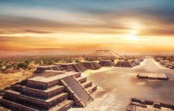Piramida Słońca w starożytnym mieście Teotihuacán w Meksyku