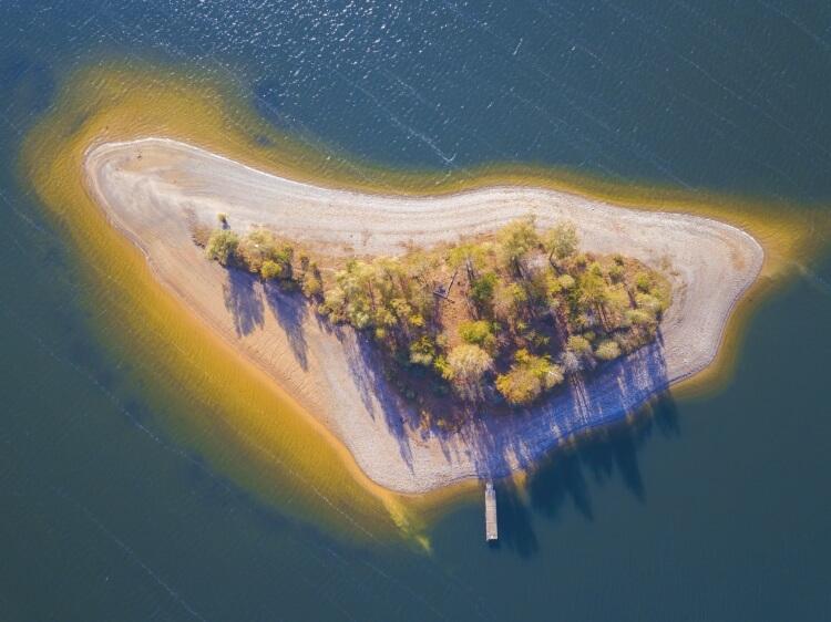 Wyspa Mała (inaczej Zajęcza) na jeziorze Solińskim