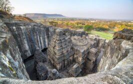 niesamowite konstrukcje wykute w skałach - Świątynia Kajlaś w Indiach