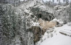 Zamek Predjamski Grad w Słowenii