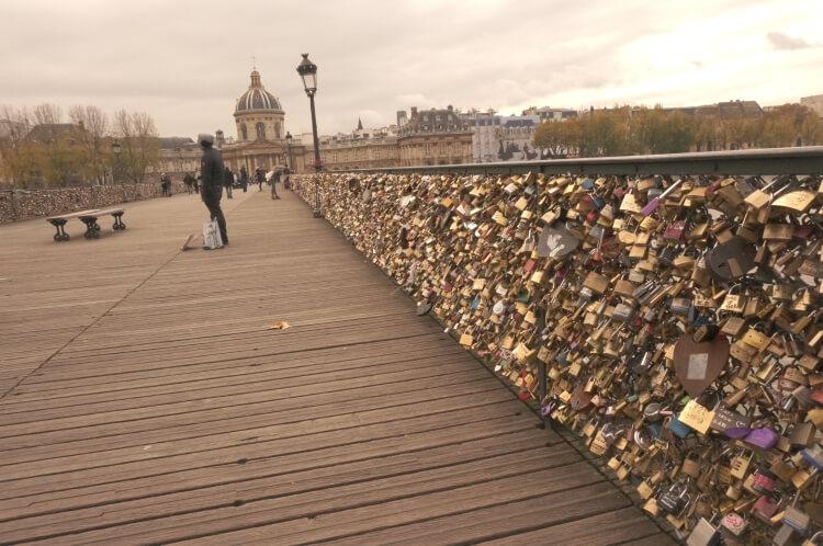 most miłości w Paryżu