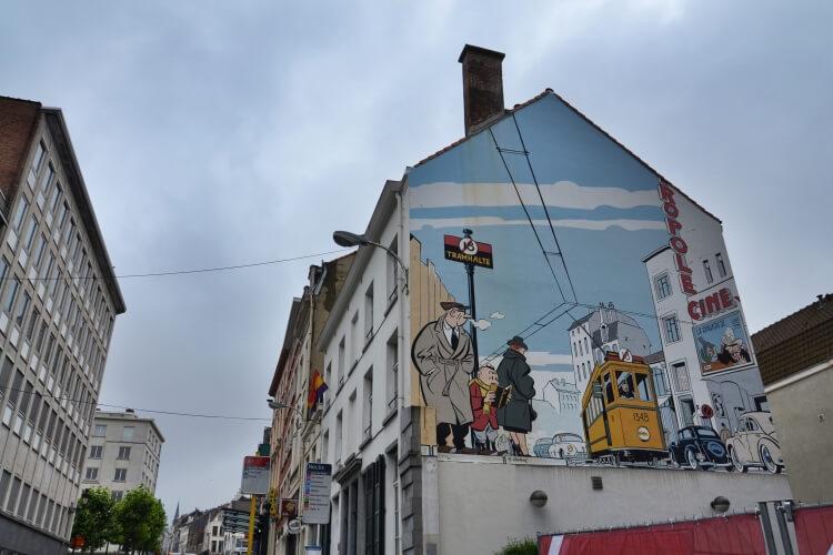 Jeden z murali w Brukseli w komiksowym klimacie.