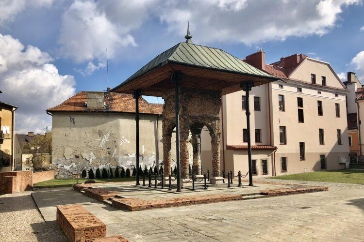 Bima Synagogi Starej w Tarnowie