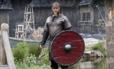 Travis Fimmel jako Ragnar Lodbrok w serialu "Wikingowie"