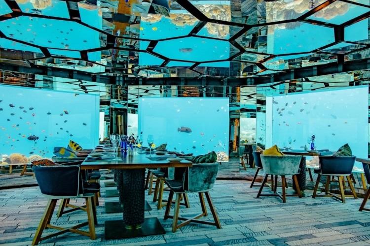 restauracja pod wodą w hotelu Anantara Kihavah Maldives Villas