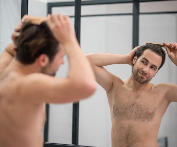 Stylizacja włosów męskich – jakie akcesoria i środki?